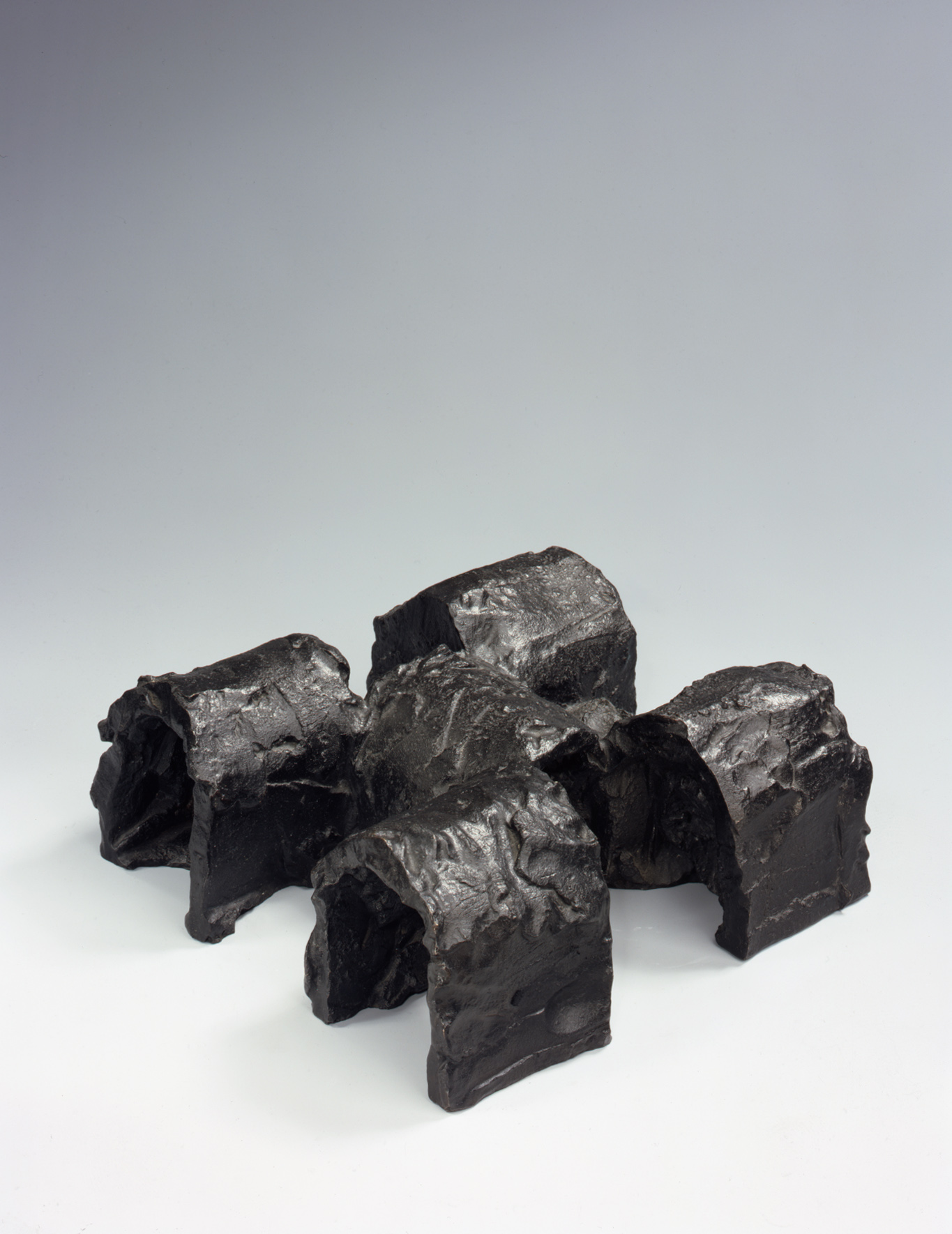 Per Kirkeby, Modell für Vevey, 1990, bronze,11 x 25 x 25 cm